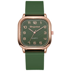 Fashionable quartz women's watch with silicone strap