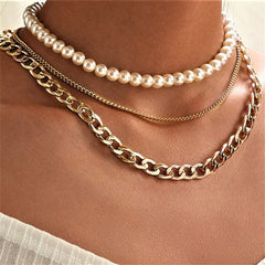 29 stylish Gold necklace on neck Gold chain Women's jewelry layered accesories